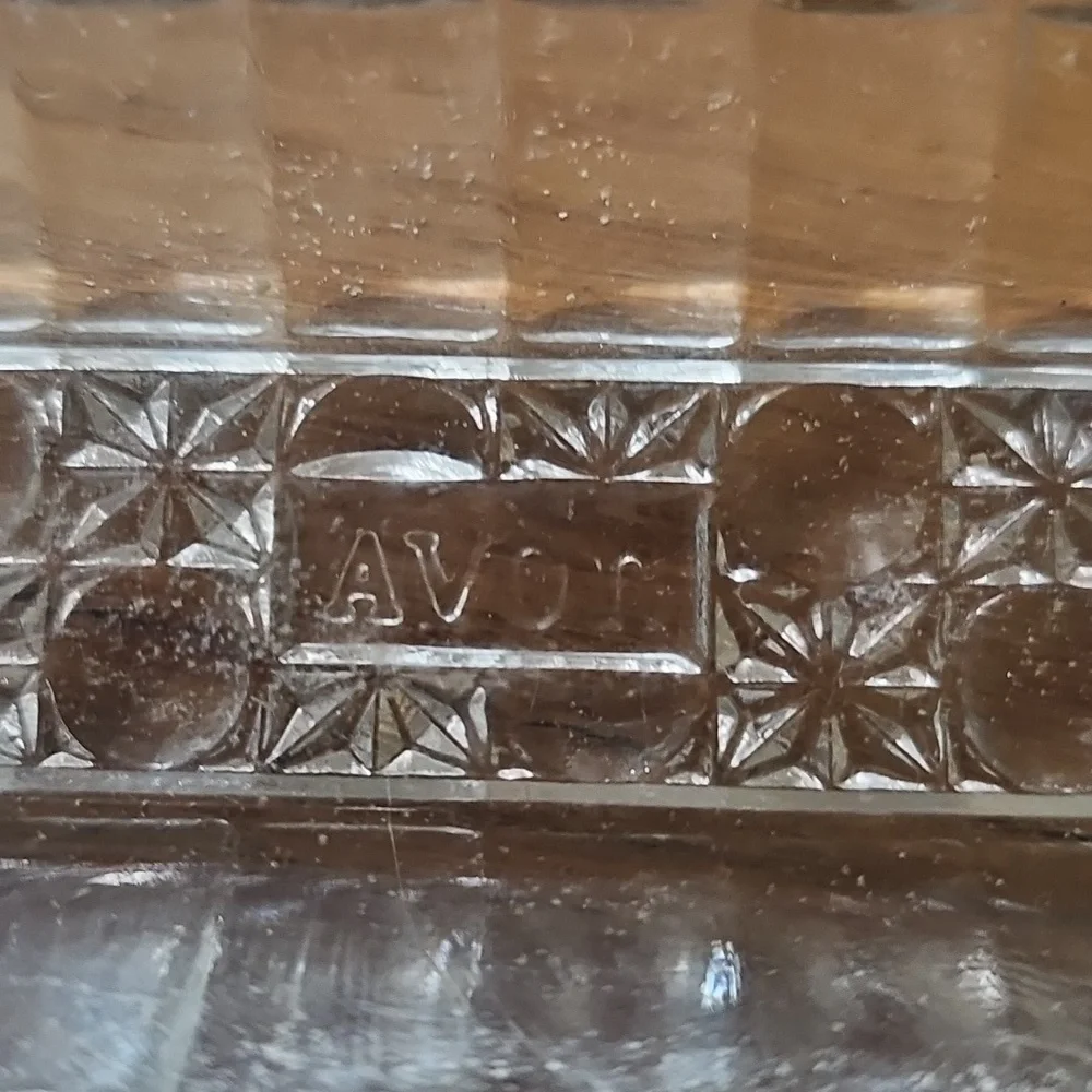 Avon Dish & Soaps Vintage Scalloped Crystal Soap Dish with 3 Lemon Soaps